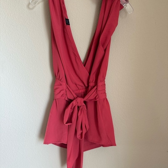 French Connection sleeveless top with wrap tie-back halter style. Size 12 - Picture 4 of 6